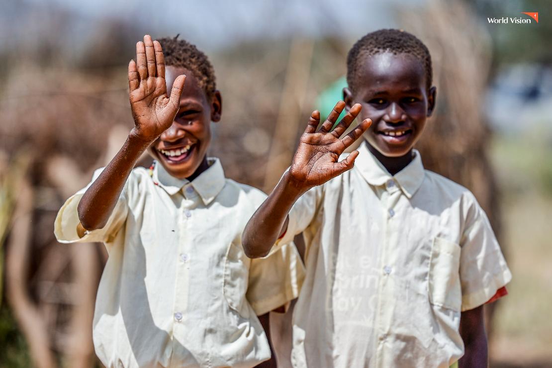 월드비전 케냐 칼로베예이 생계지원 사업 수혜자가 인사하는 모습
